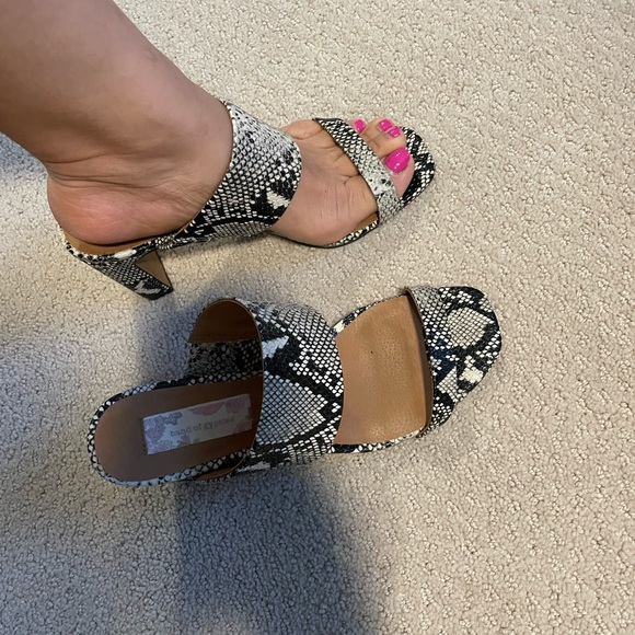 Band of Gypsies Torrey Snakeskin sandals - Picture 2 of 4